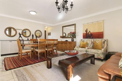 Stellenbosch Cabin | Winelands Golf Lodges 14