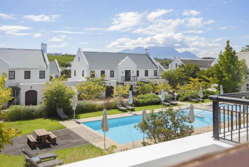 Stellenbosch Cabin | Winelands Golf Lodges 17