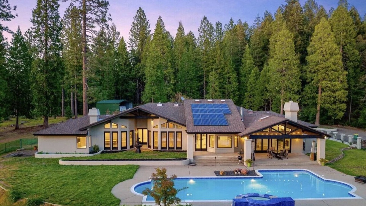 Placerville House | Wineries-Close to Tahoe-Pool-Apple Mountain Golf