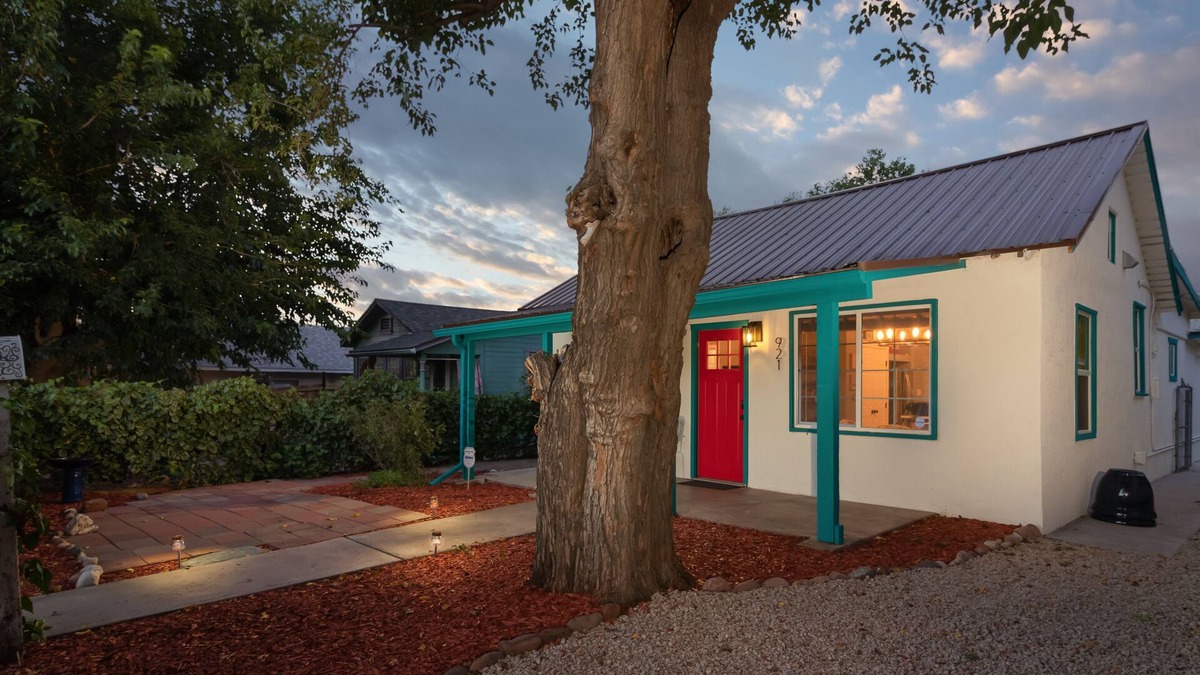 Cottonwood House | Wines, Vines, and Mines - A Block off Mainstreet in Historic Downtown Cottonwood