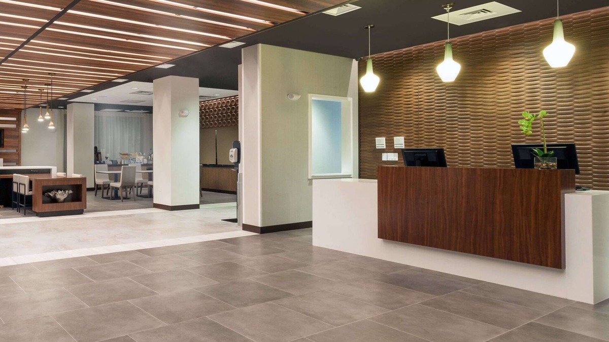 Altoona Hotel | Wingate by Wyndham Altoona Downtown/Medical Center