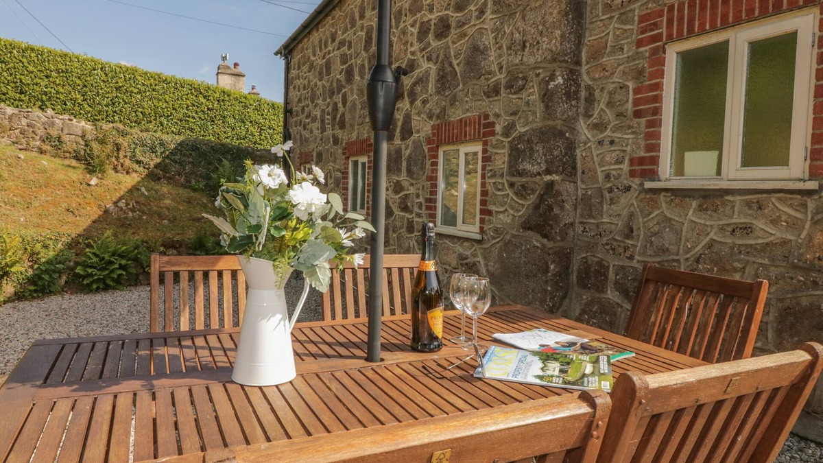 Manaton Cottage | WINGSTONE FARM COTTAGE, family friendly in Bovey Tracey