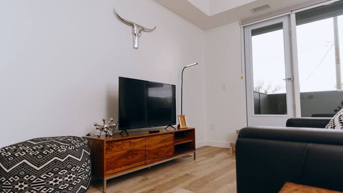 Winnipeg Apartment | Winnipeg - Osborne Studio