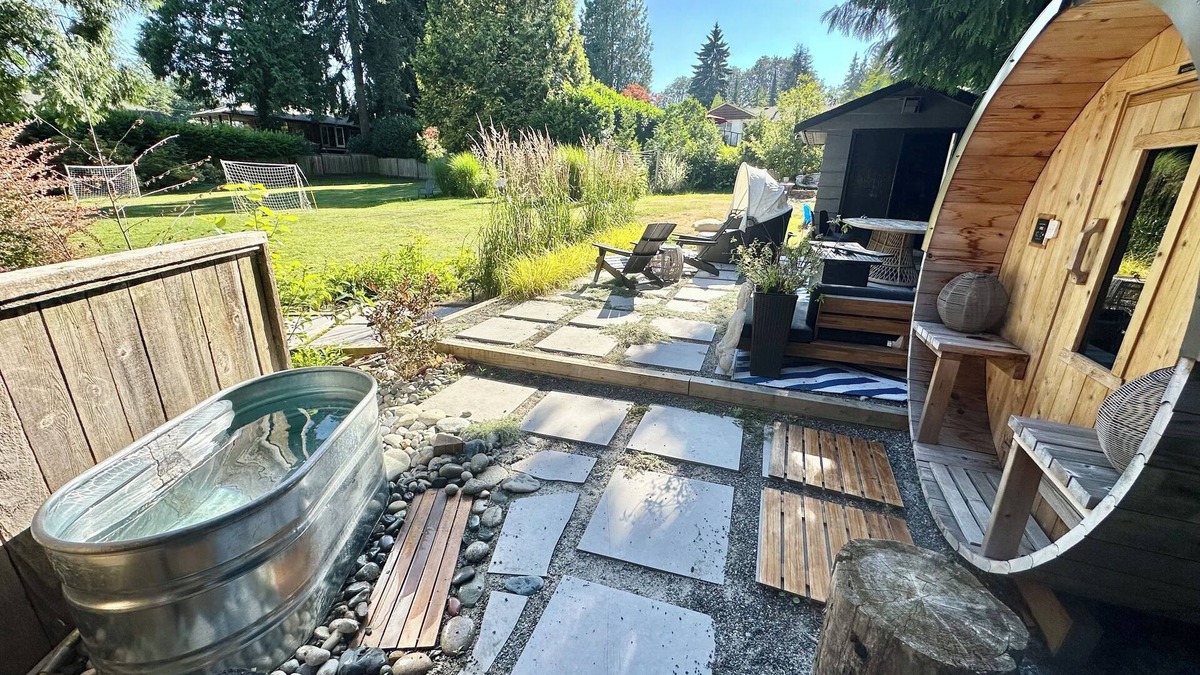 Dollarton House | Winter coastal retreat - Deep Cove: 2-Bedroom w/sauna & cold plunge