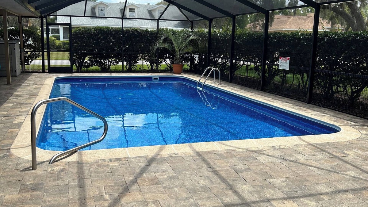 Jan Phyl Village House | Winter Haven, FL Pet Friendly Residential Retreat