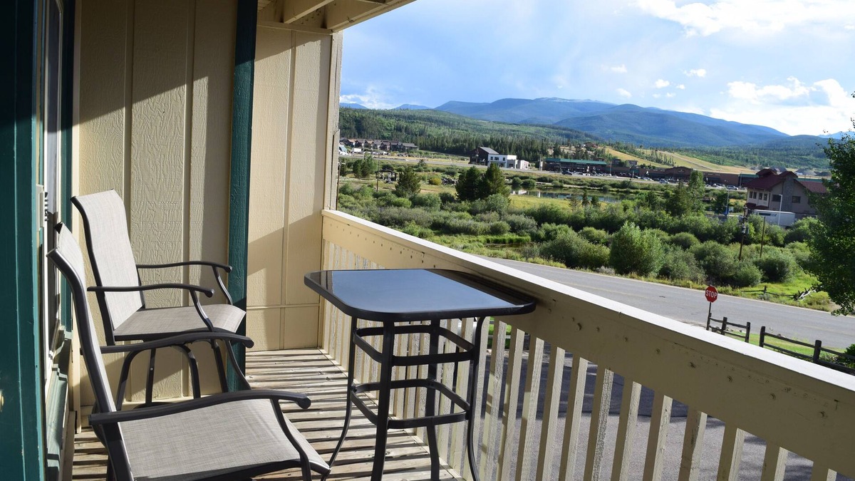 Fraser Condo | Winter Park Fraser "Hideout"-Panoramic views, hot tub & short walk to town & bus
