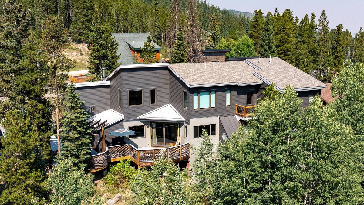 Old Town House | Winter Park Ski Haus, slopeside hot tub, sleeps 19