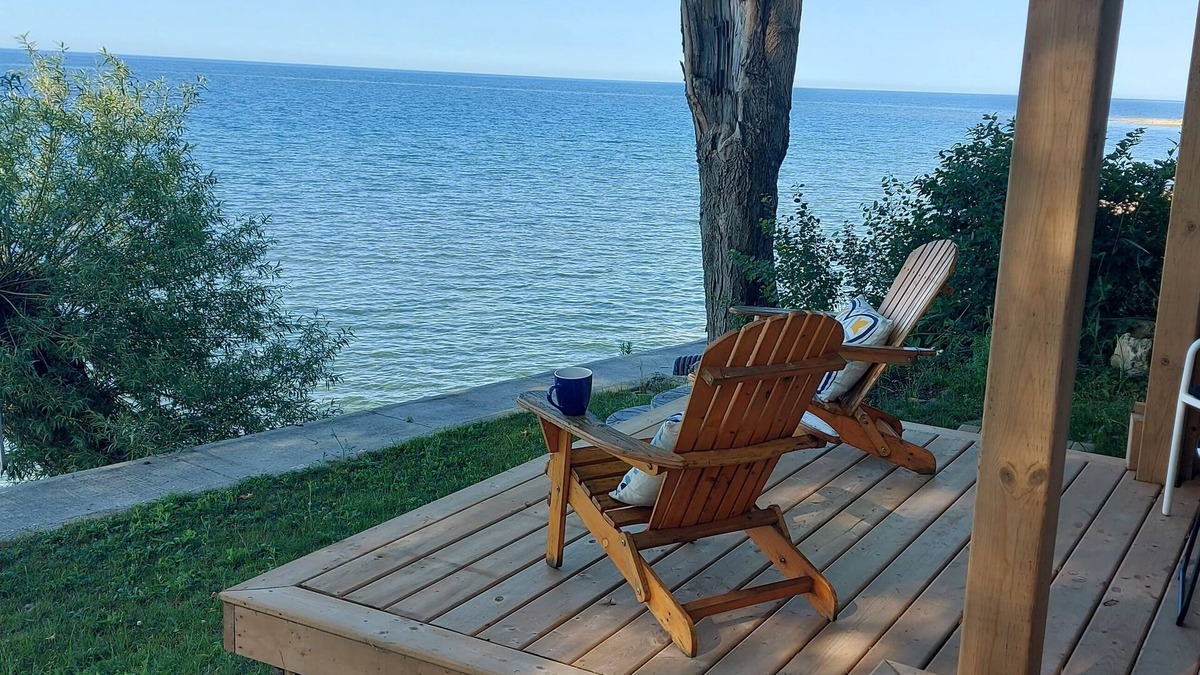 Hamilton Cottage | Winter retreat 3 beds, 1 1/2 bath, hot tub, heated floors wood stoven