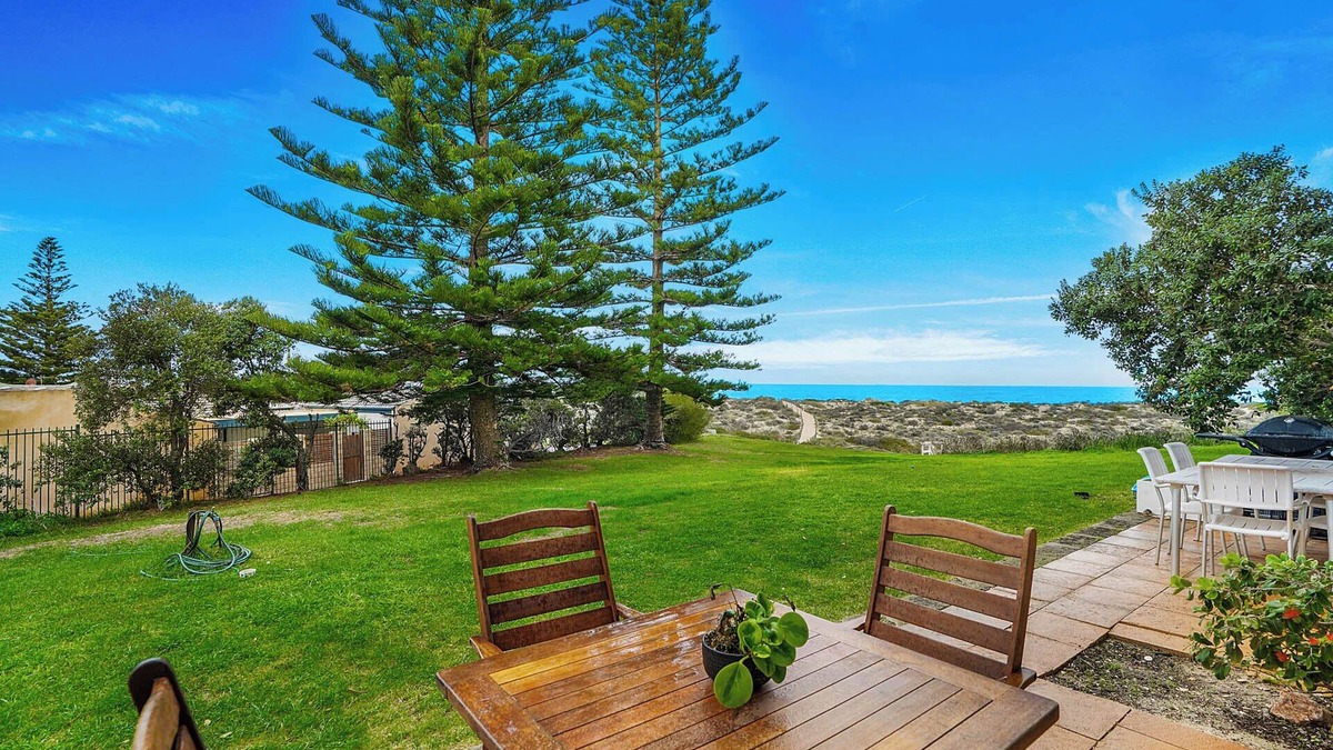 Scarborough Apartment | *Winter Special* Sun, Sand and Smiles: Your Perfect Beach Getaway