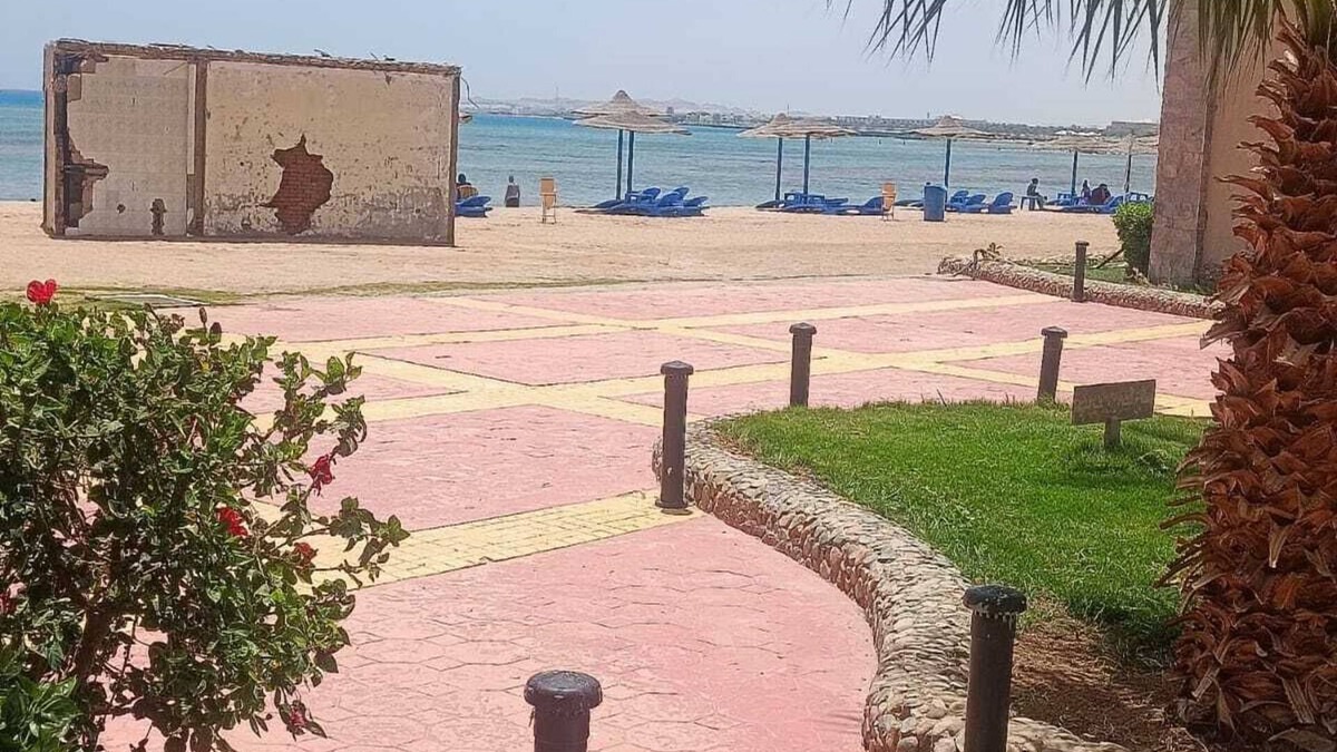 Village Road Apartment | Winter Sunset, Beach Front, Near Airport, Free WIFI