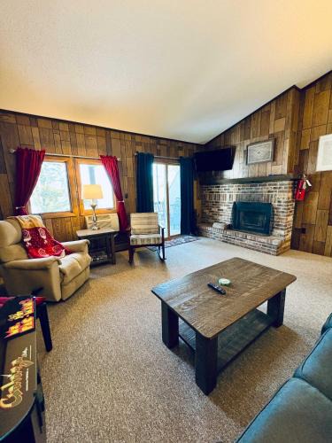 Bessemer Villa | Winter Wonderland Getaway I Alpen Villas at Powderhorn Mountain