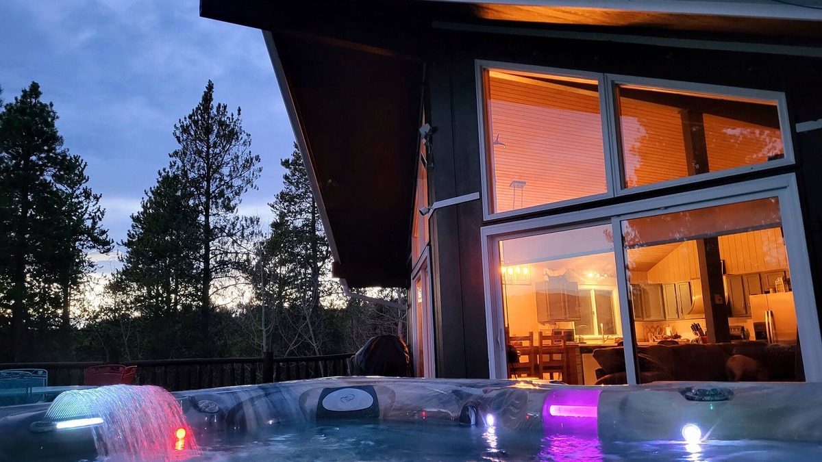 Winter Park Highlands House | WinterPark Chalet-3br/2ba. 2decks/hottub/mtn views. Skiing/Hiking/Biking nearby.