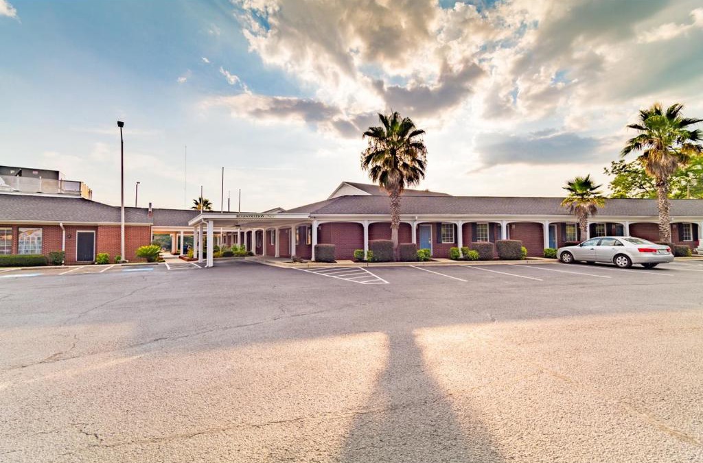 Barnwell Hotel | Winton Inn & Suites