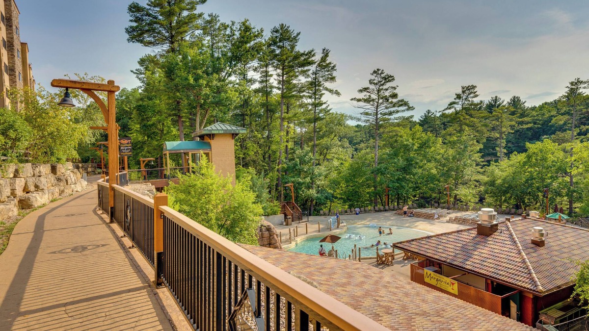 Wisconsin Dells Condo | Wisconsin Dells Condo w/Pool & Resort Amenities!