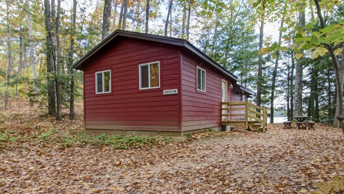 Lac du Flambeau Cabin | Wisconsin Northwoods Cabin on lake w/private dock on 394 acre lake. Pet Friendly
