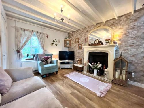 Trecynon House | Wisteria Cottage an authentic and enchanting 2 bedroom cottage experience