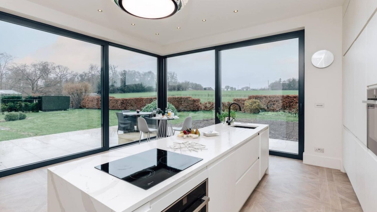 Medmenham House | Wisteria House - Sleeps 11