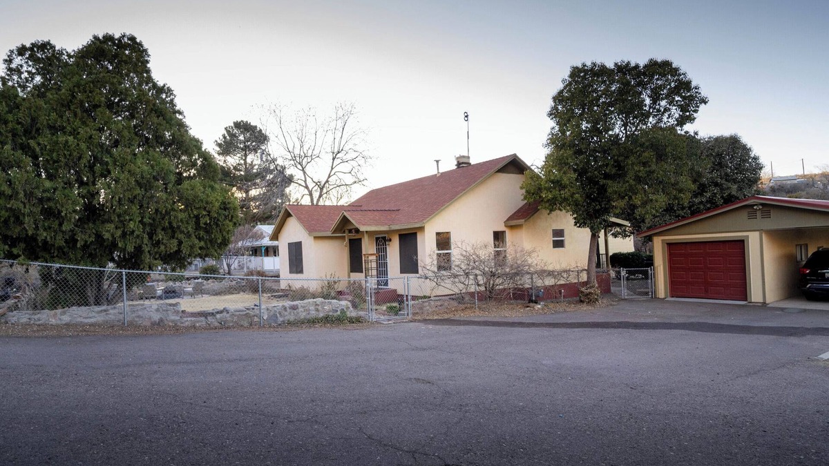 Globe House | Wisteria Place