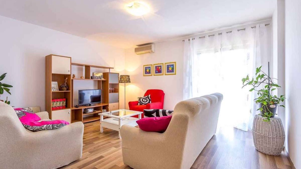 Gregovica Apartment | with balcony and air conditioning