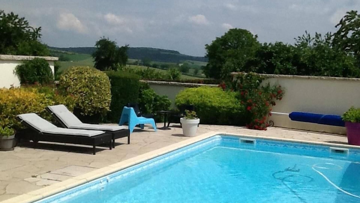 Chailley Villa | with heated pool and view, ideal family