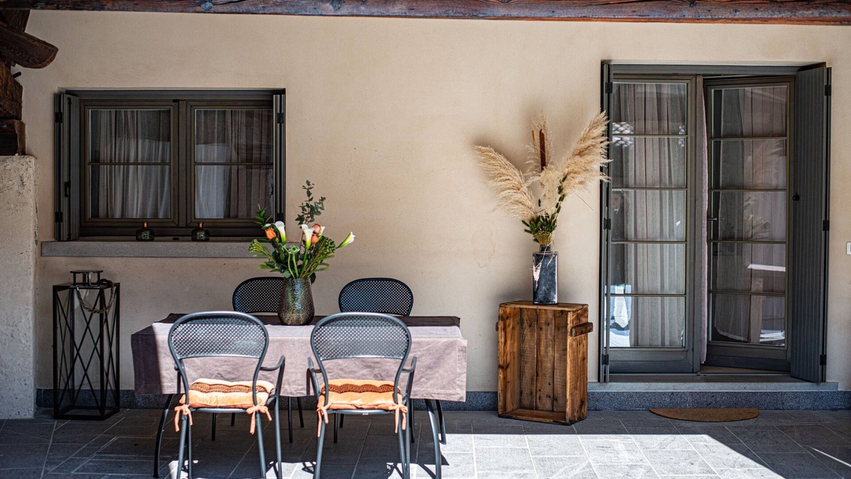 Longa House | With outdoor terrace for family and friends
