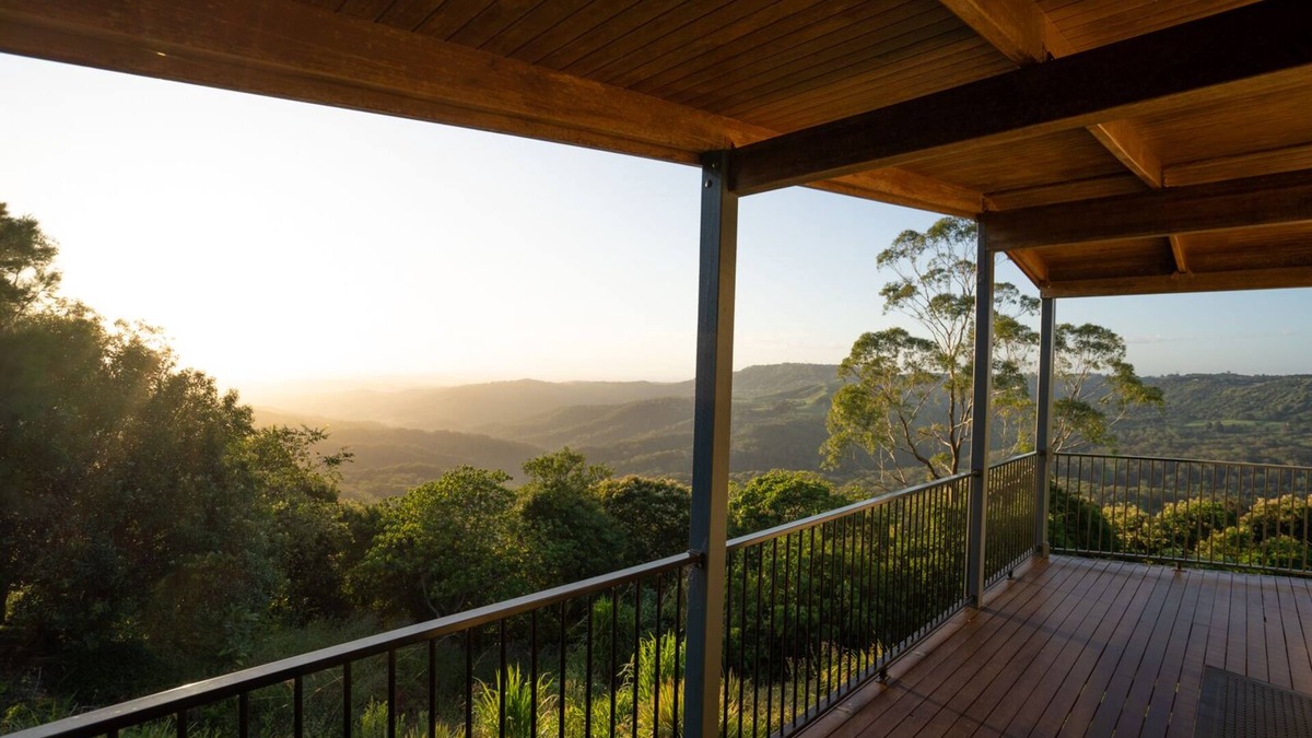 Montville Cabin | With spectacular views - Villetta at Maleny is perfect for a romantic getaway!