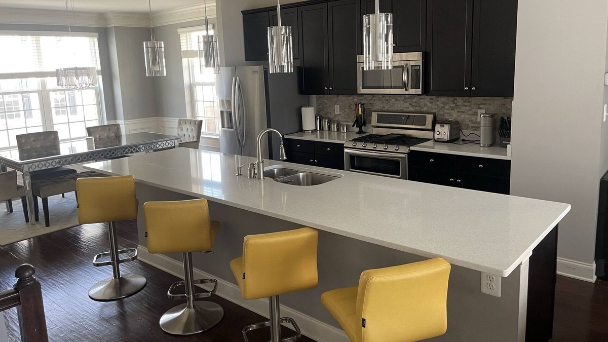 Fairland House | Within minutes of hospital, chic townhome
