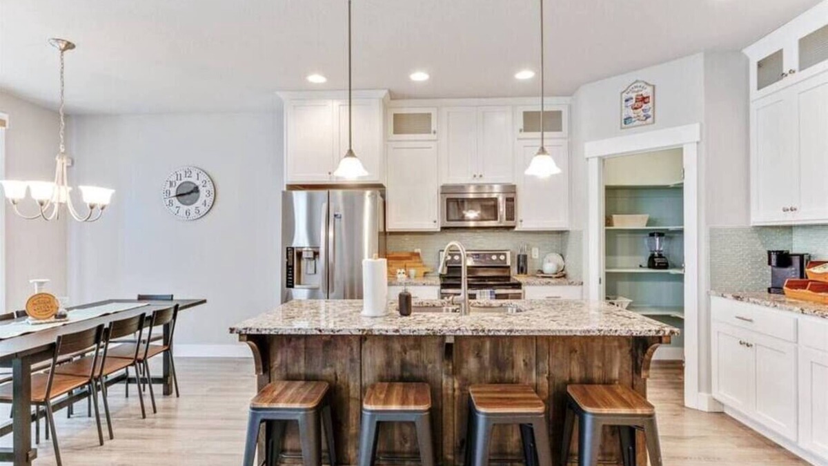 Sunset Heights House | Within Minutes of UVU, Pet Friendly, 2 CarGarage!