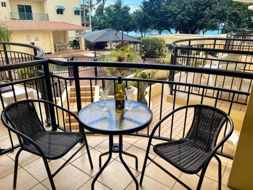 North Ward Apartment | Within reach of the beach!