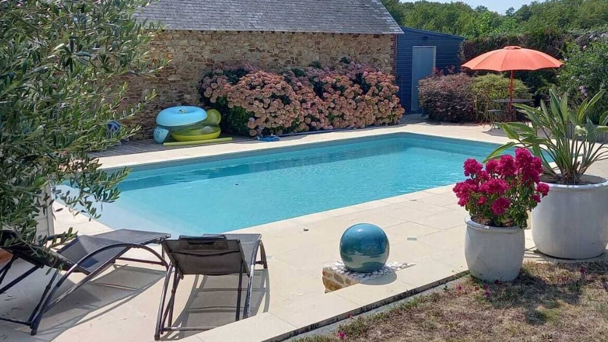 Grez-Neuville Apartment | Within walking distance: Rivers, Chateaux, Parks, Vélo Francette, accommodation with swimming pool