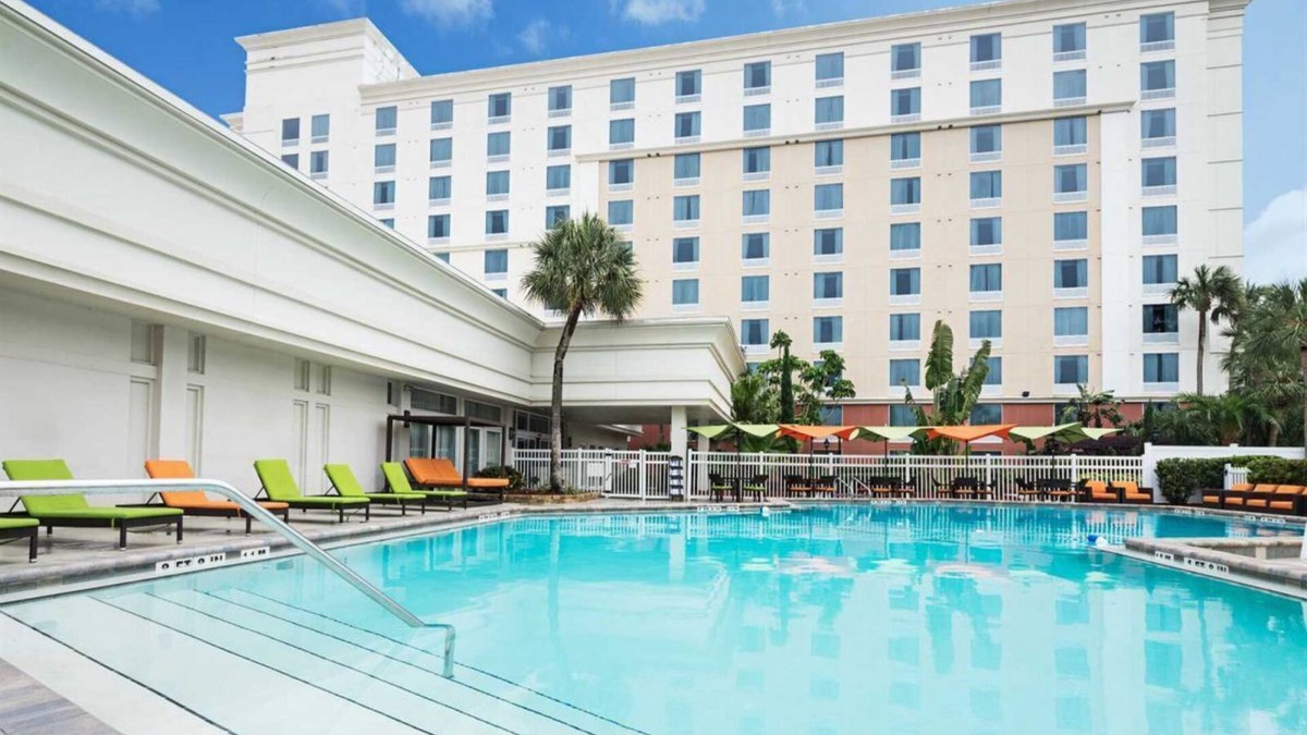 Florida Center Hotel | Within Walking Distance to Universal Studios! Spacious Room w/Living Room, Pool