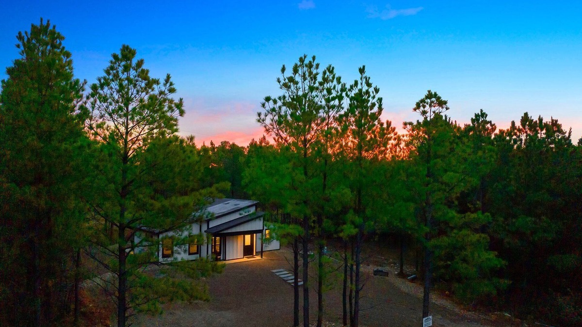 Pickens Cabin | Wizard of Oz-Toto We're Home,Board Games,HotTub,Firepit