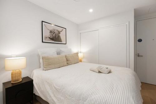 Te Aro Apartment | WLG CBD 1BR - Luxe Hyde Lane Stay with Amenities