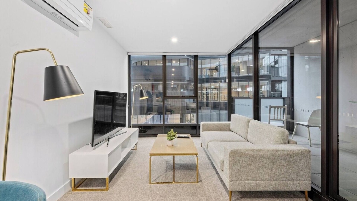Phillip Apartment | Woden Comfortable 1-Bedroom Apartment with Parking