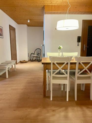 Gorxheimertal Apartment | Wohnung im Landhaus - mit Terasse & Bachlauf