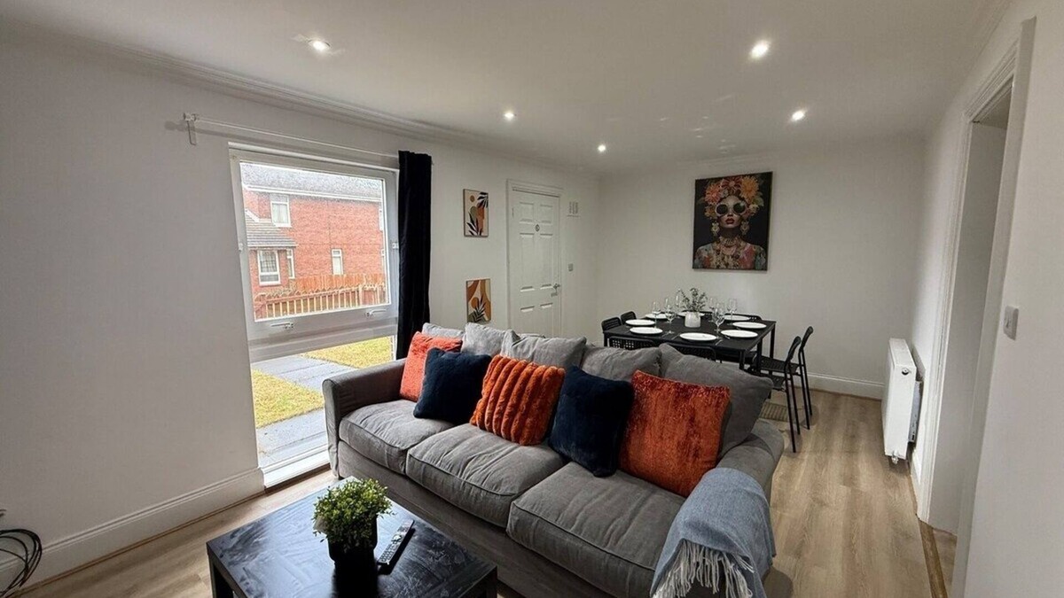 Newcastle-upon-Tyne House | Wolesley-5 Bed 2 Bath Slp 8 Ideal for Contractors