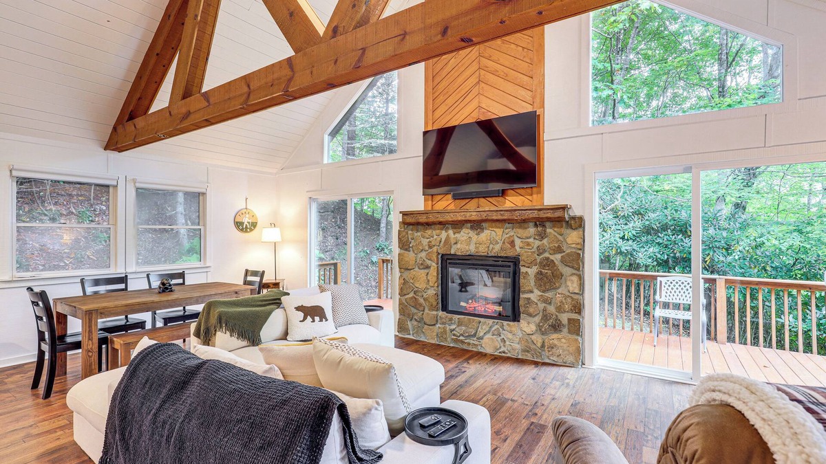 Wolf Laurel Cabin | Wolf Laurel Escape: Village Club & Scenic Views!