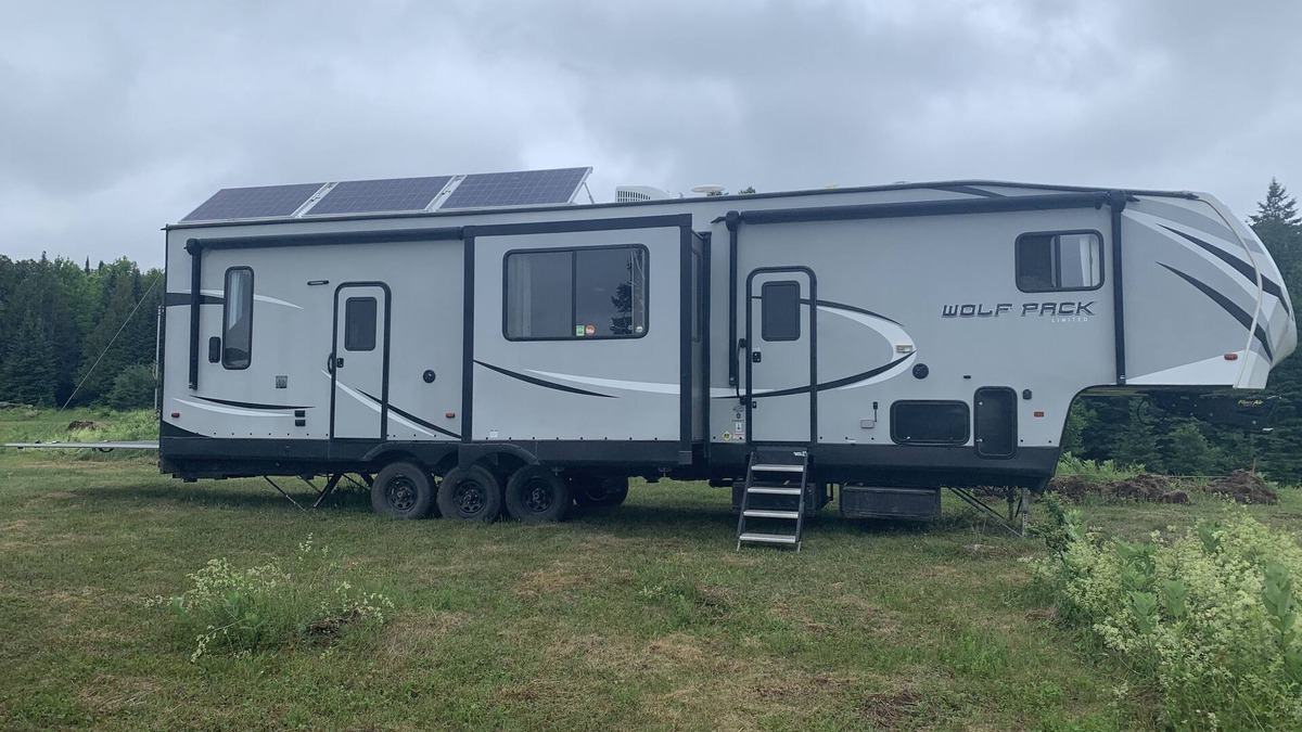 Brudenell House | Wolf pack for rent in the prairie with 2 person hot tub