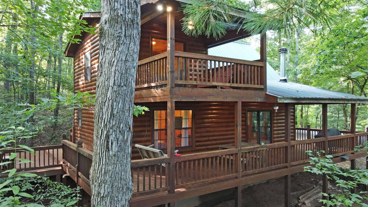 Blue Ridge Cabin | Wolf`s Den Dog-Friendly Family Cabin w/Wood Fireplace, Firepit, Gas Grill, Private Hot Tub