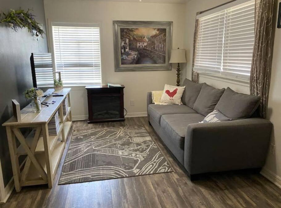 Amarillo House | Wolflin Hideaway Conveniently located off I-40