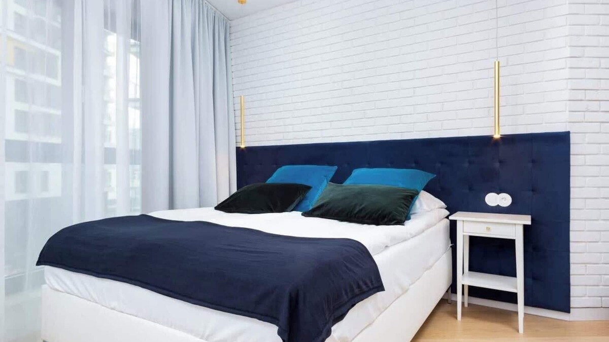 Wola Apartment | Wolska 45 | Dark Blue Studio | Air Conditioning