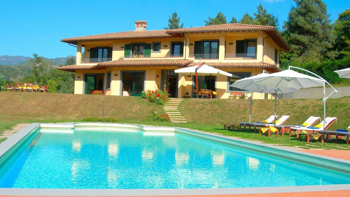Castelnuovo di Garfagnana Villa | Wonderful private villa for 14 guests with WIFI, private pool, hot tub, TV, patio and panoramic .