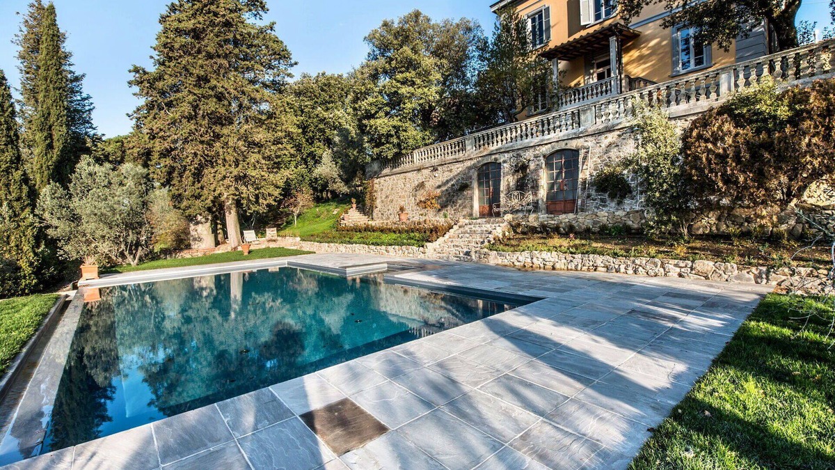 Loro Ciuffenna Villa | Wonderful private villa for 14 guests with A/C, private pool, WIFI, TV, patio and pets allowed