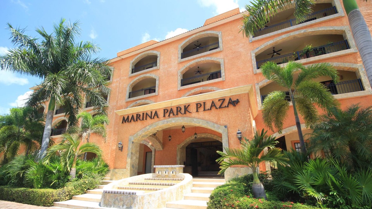 L Condo | Wonderful 2 Bedroom Condo In Front Of The Marina With A Beautiful Pool