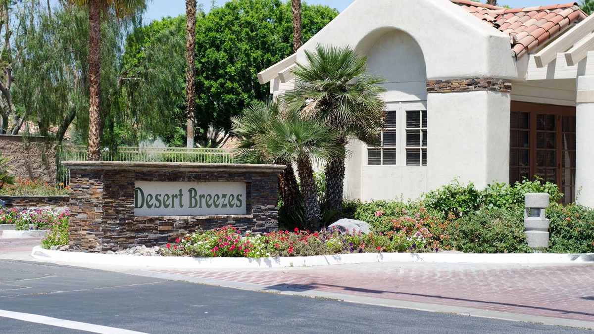 Palm Desert Condo | Wonderful 2 Bedroom Condon in Desert Breezes Resort.