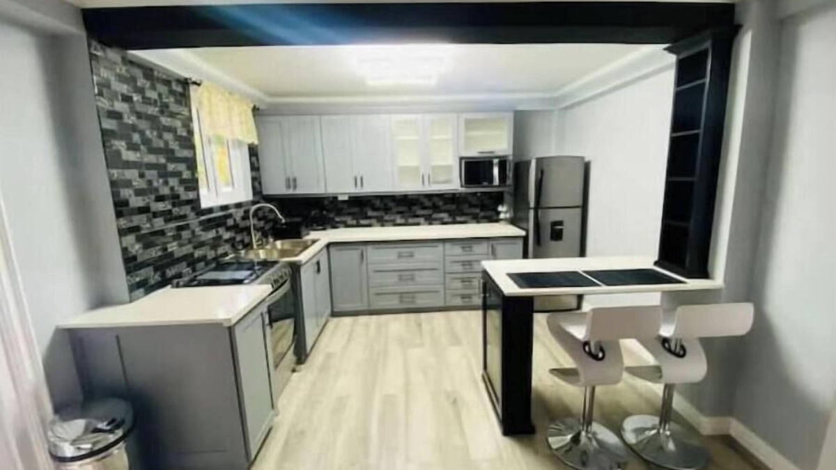 Orange Hill Apartment | Wonderful 4-bedroom combined apartment with AC in Carnbee