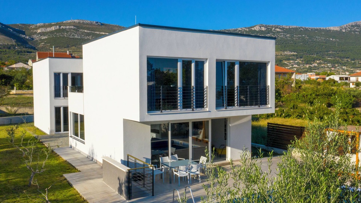 Rudine Villa | Wonderful 5-bedroom villa with swimming pool in Kaštel near Trogir and Split
