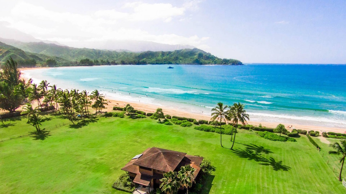 Hanalei House | Wonderful 6 Bedroom for 10 Hanalei Home. Beachfront!