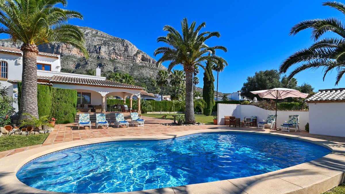 Montgo de Toscamar Villa | Wonderful and classic holiday house with private pool in Javea, Costa Blanca, Spain for 8 persons