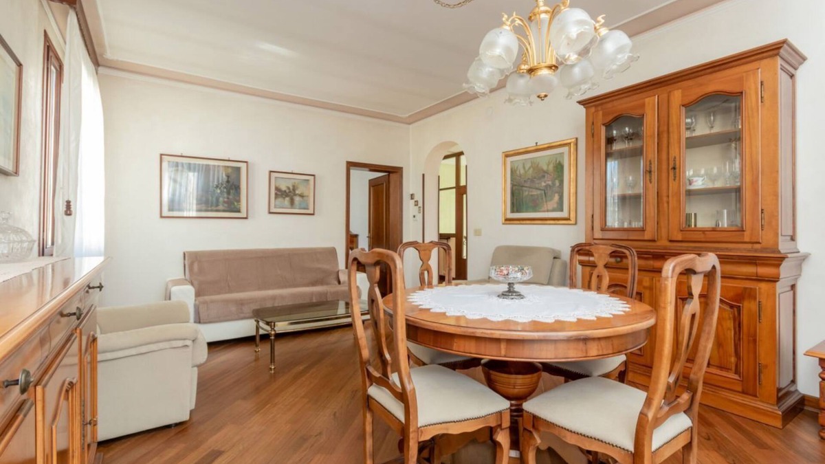 Marghera Apartment | Wonderful apartment of about 80 square meters, able to accommodate 5 people, located on the first floor of a villa without a lift (with internal and external steps).The property is located in the heart of Venice Mestre, in a quiet and well-served residen